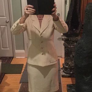 Classic CHANEL 2 piece suit